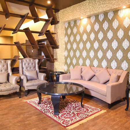 Circle Club Faisalabad Hotell Rum bild