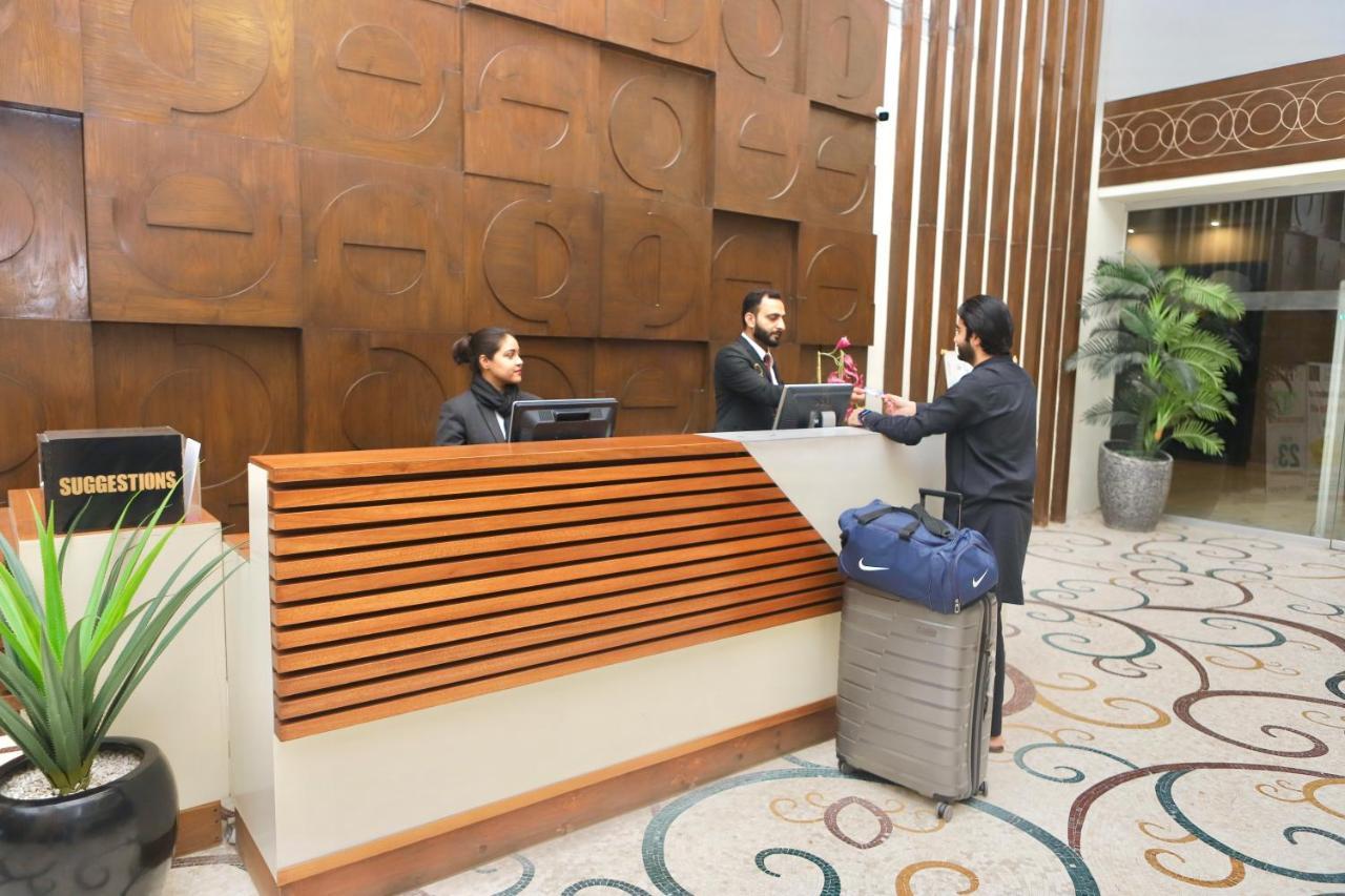 Circle Club Faisalabad Hotell Exteriör bild