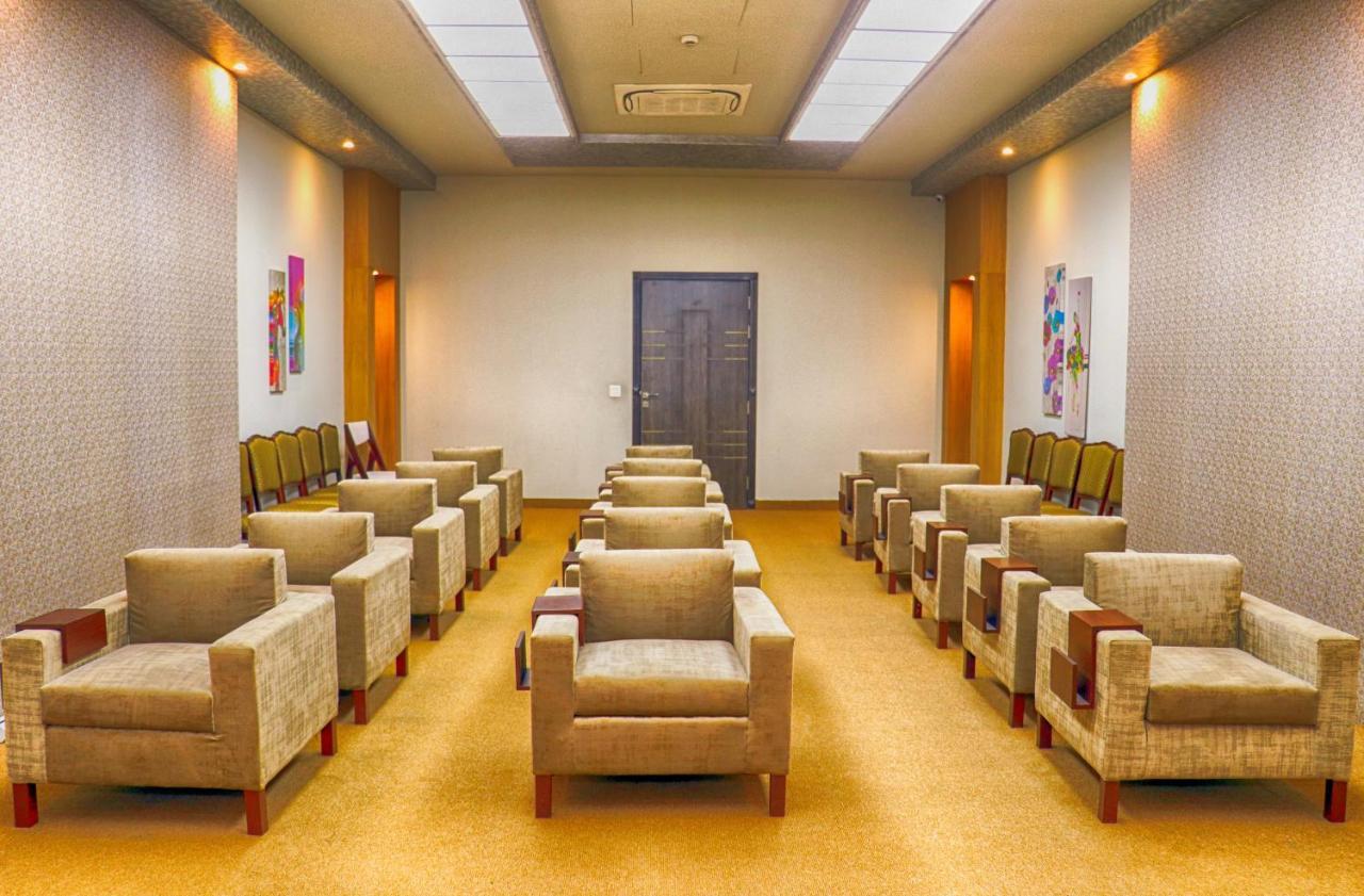 Circle Club Faisalabad Hotell Exteriör bild