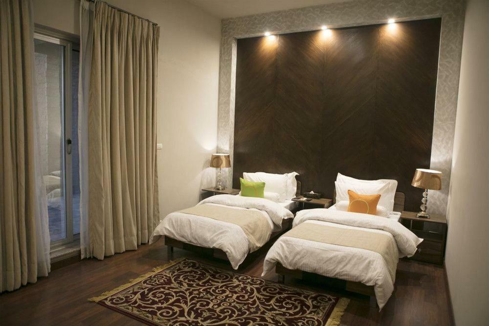 Circle Club Faisalabad Hotell Exteriör bild
