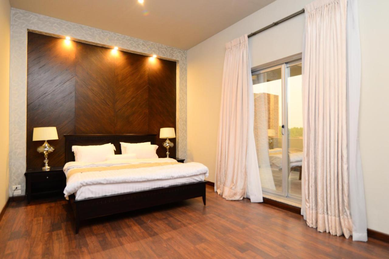 Circle Club Faisalabad Hotell Exteriör bild