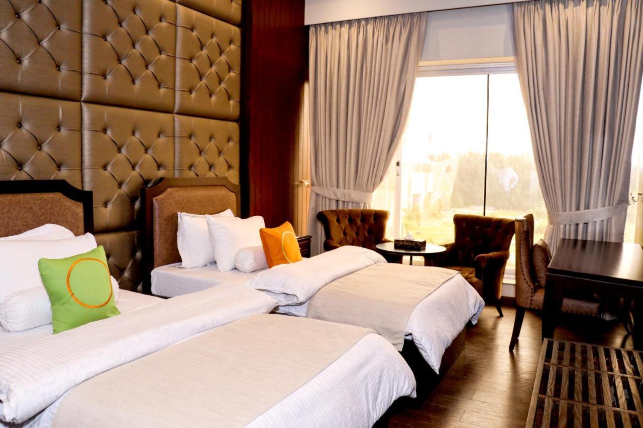 Circle Club Faisalabad Hotell Exteriör bild